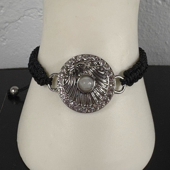 Ginger Snaps Cord Bracelet w/ Shell Snap - Picture 1 of 7